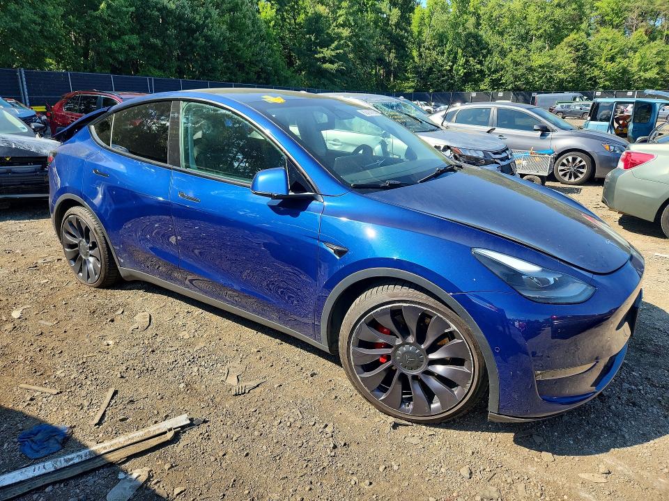 62414726 :رقم المزاد ، 7SAYGDEF3NF307550 vin ، 2022 Tesla Model Y مزاد بيع