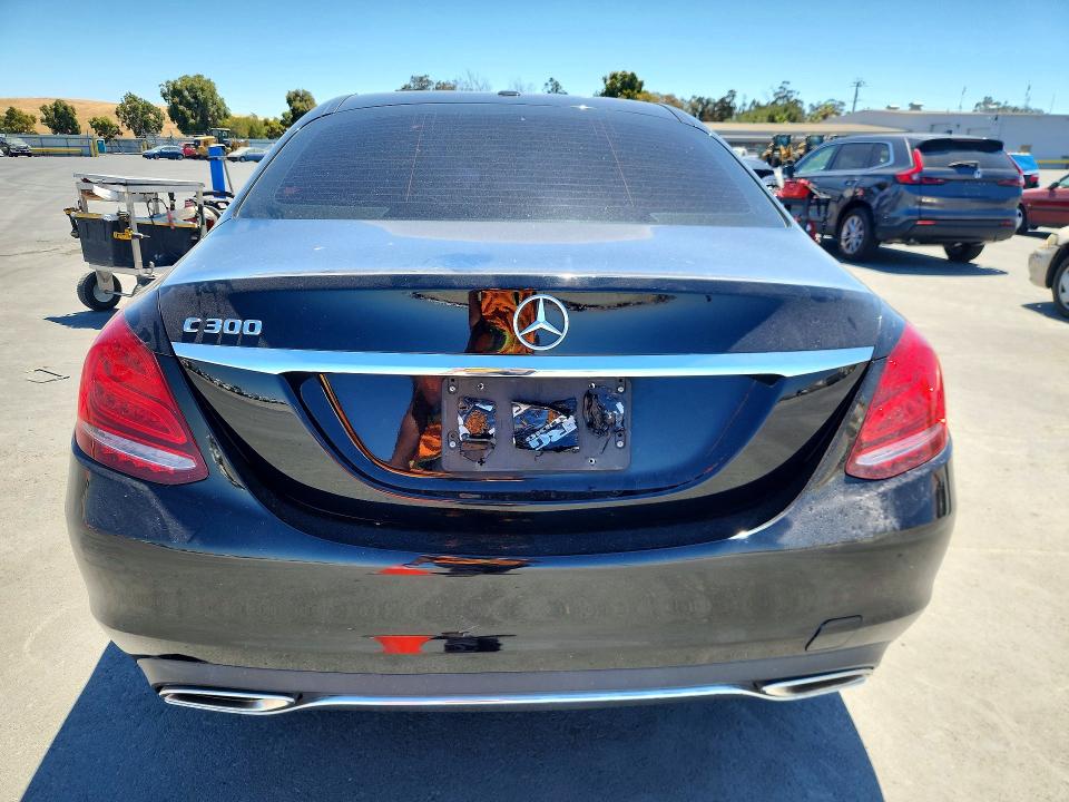 62871846 :رقم المزاد ، 55SWF4JB2JU273880 vin ، 2018 Mercedes-benz C مزاد بيع