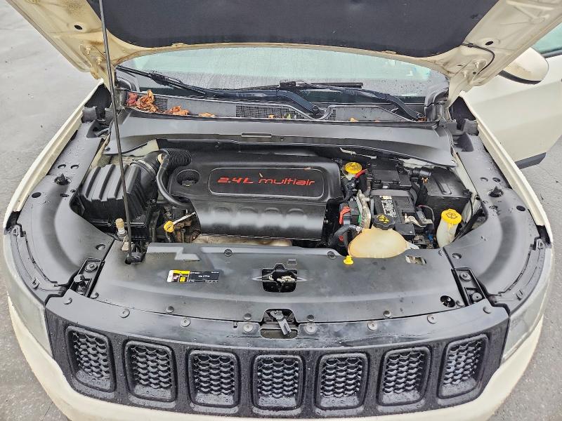 62598176 :رقم المزاد ، 3C4NJDBB6JT402022 vin ، 2018 Jeep Compass مزاد بيع