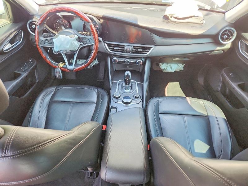 61247996 :رقم المزاد ، ZARFAEBN3H7555904 vin ، 2017 Alfa Romeo Giulia مزاد بيع
