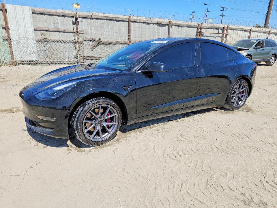 60968356 :رقم المزاد ، 5YJ3E1EB5MF068087 vin ، 2021 Tesla Model 3 مزاد بيع