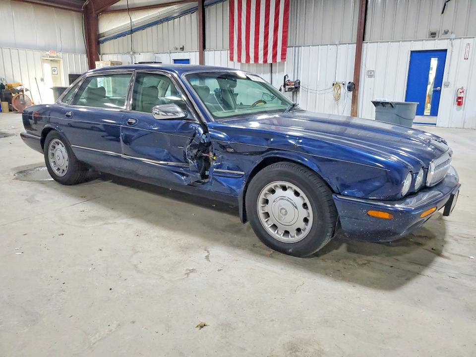 63105636 :رقم المزاد ، SAJKX624XWC821039 vin ، 1998 Jaguar Vandenplas مزاد بيع