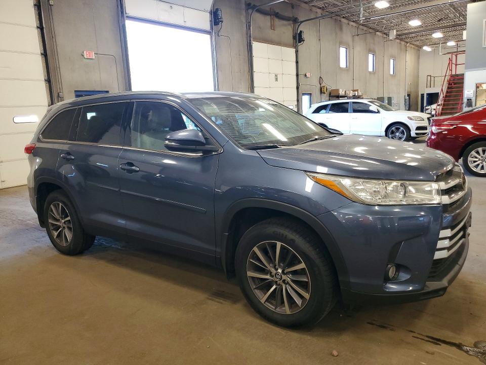 60934686 :رقم المزاد ، 5TDJZRFHXKS708977 vin ، 2019 Toyota Highlander مزاد بيع
