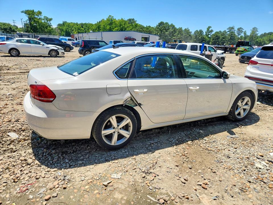 60182086 :رقم المزاد ، 1VWAT7A34EC023619 vin ، 2014 Volkswagen Passat مزاد بيع