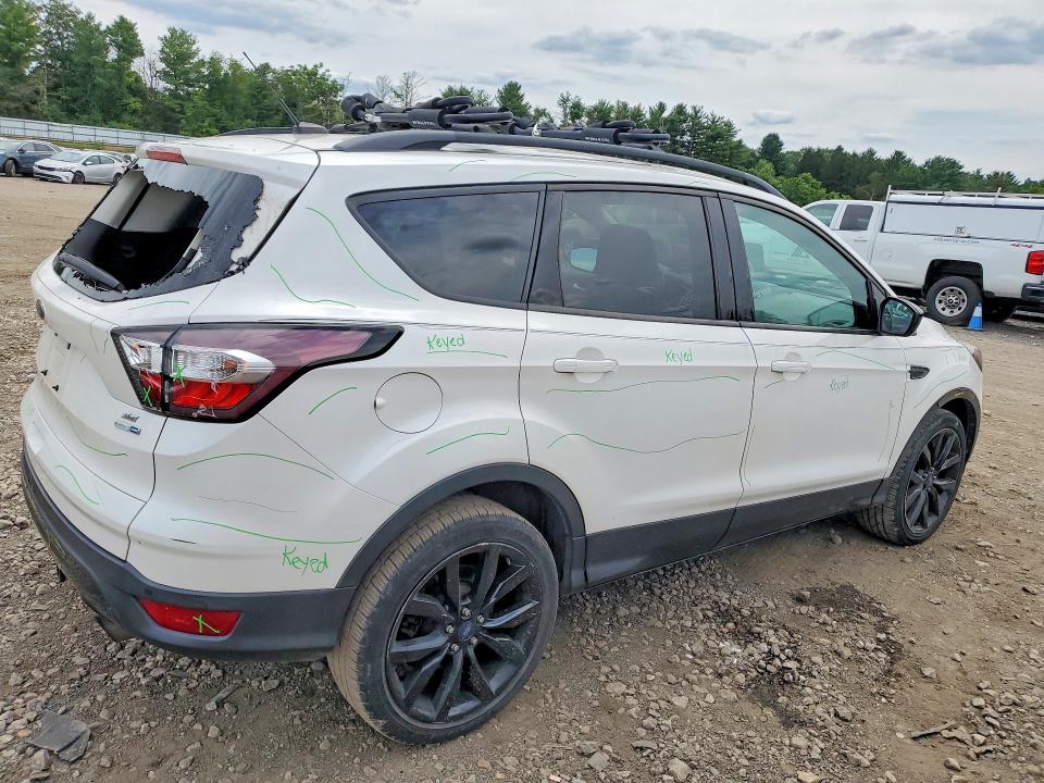 62426916 :رقم المزاد ، 1FMCU9GD1HUC91896 vin ، 2017 Ford Escape مزاد بيع