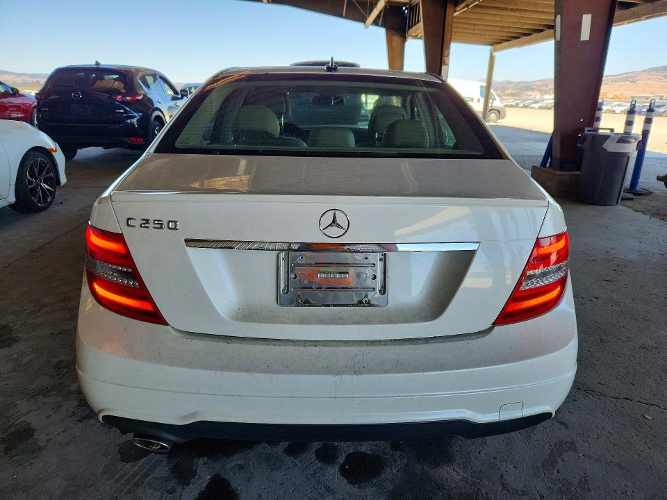 62302776 :رقم المزاد ، WDDGF4HB4CR220824 vin ، 2012 Mercedes-benz C مزاد بيع