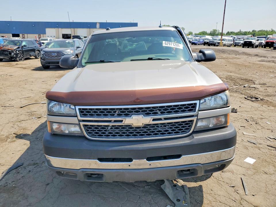 62971286 :رقم المزاد ، 1GCHC29U35E102186 vin ، 2005 Chevrolet Silverado مزاد بيع