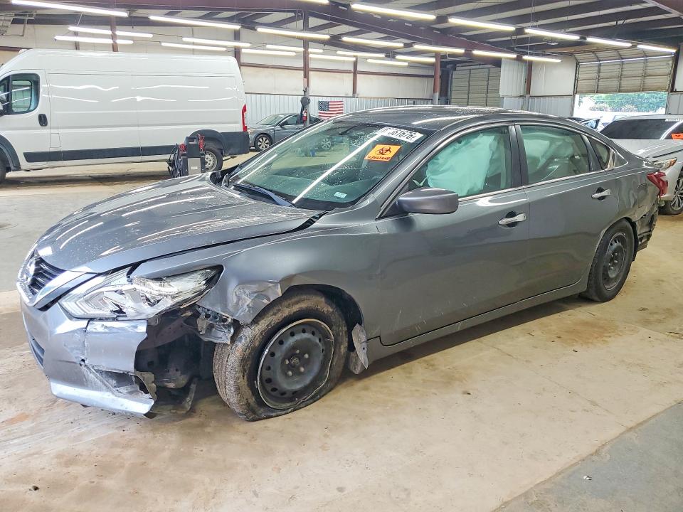 62561676 :رقم المزاد ، 1N4AL3AP6JC479720 vin ، 2018 Nissan Altima مزاد بيع