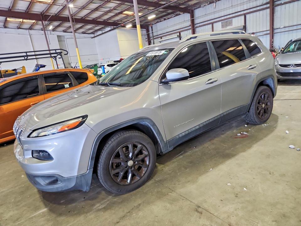 61615976 :رقم المزاد ، 1C4PJLCB2HW526746 vin ، 2017 Jeep Cherokee مزاد بيع