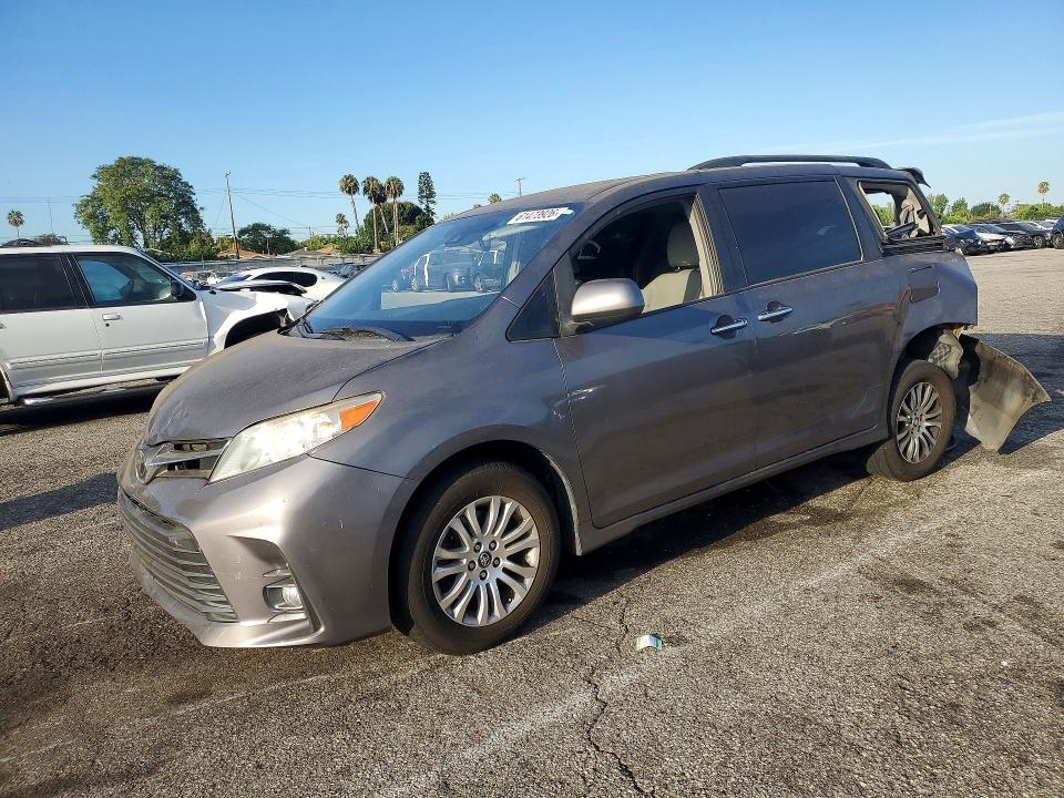 Auction sale of the 2018 Toyota Sienna, vin: 5TDYZ3DC4JS915849, lot number: 61473926