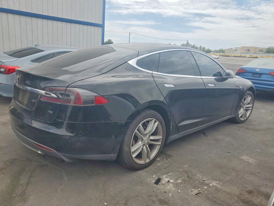 Продаж на аукціоні авто 2015 Tesla Model S, vin: 5YJSA1E19FF116174, номер лоту: 60688126
