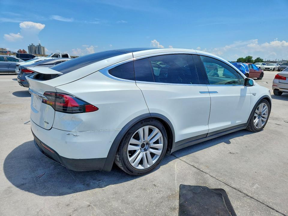 60067056 :رقم المزاد ، 5YJXCBE24GF012790 vin ، 2016 Tesla Model X مزاد بيع