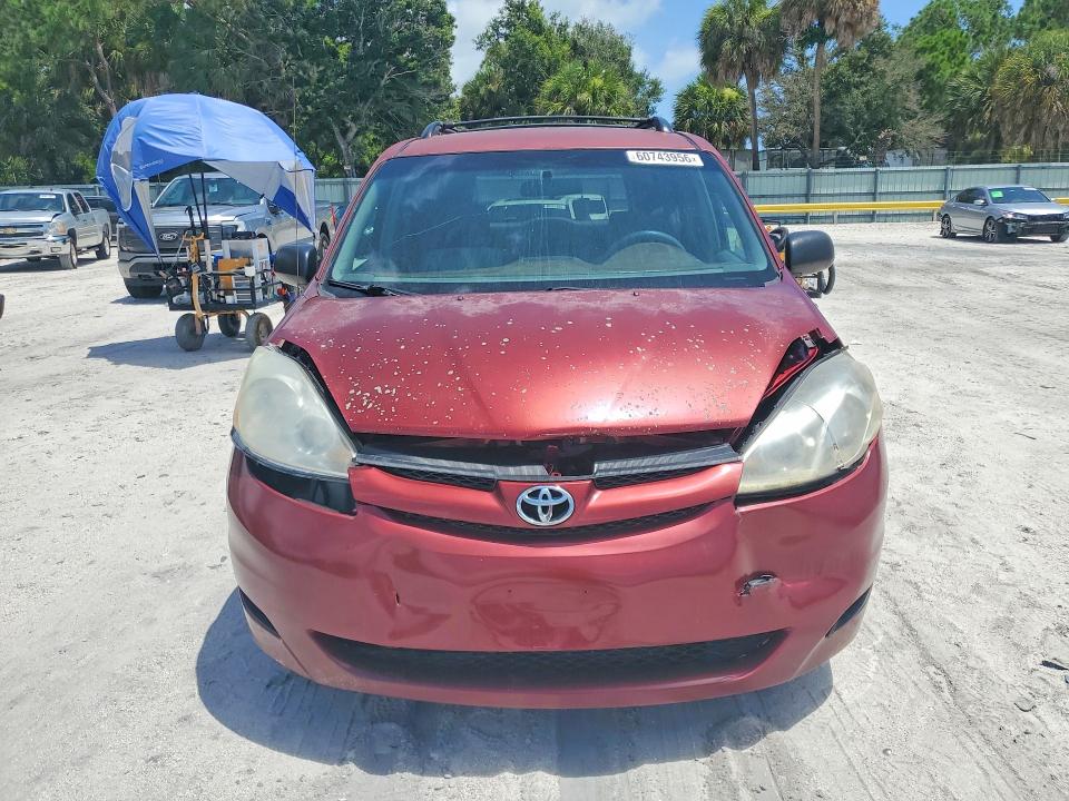 60743956 :رقم المزاد ، 5TDKK4CC3AS323506 vin ، 2010 Toyota Sienna مزاد بيع