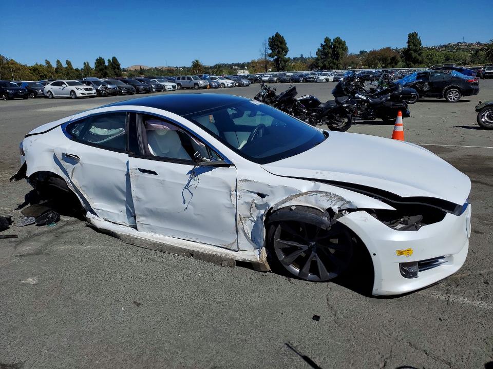 62273266 :رقم المزاد ، 5YJSA1E27LF415814 vin ، 2020 Tesla Model S مزاد بيع