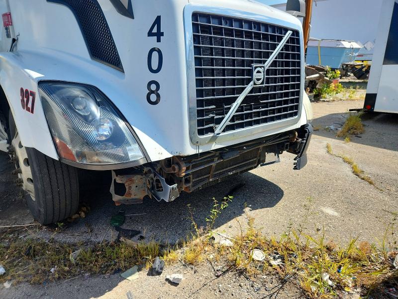 61784106 :رقم المزاد ، 4V4NC9EH98N261923 vin ، 2008 Volvo Vn مزاد بيع