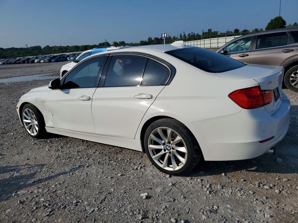 62629506 :رقم المزاد ، WBA3C3G56FNT51771 vin ، 2015 Bmw 320 مزاد بيع