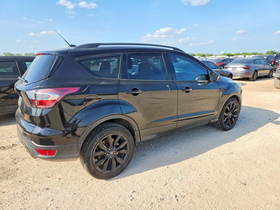 2017 Ford Escape მანქანა იყიდება აუქციონზე, vin: 1FMCU0JD4HUB79226, აუქციონის ნომერი: 63145426