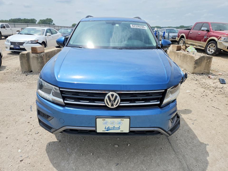 62338286 :رقم المزاد ، 3VV2B7AX8JM218386 vin ، 2018 Volkswagen Tiguan مزاد بيع