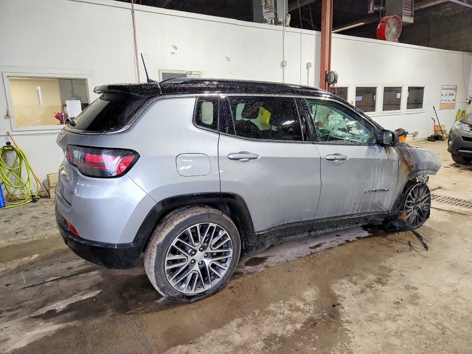 60176756 :رقم المزاد ، 3C4NJDCB5NT237603 vin ، 2022 Jeep Compass مزاد بيع