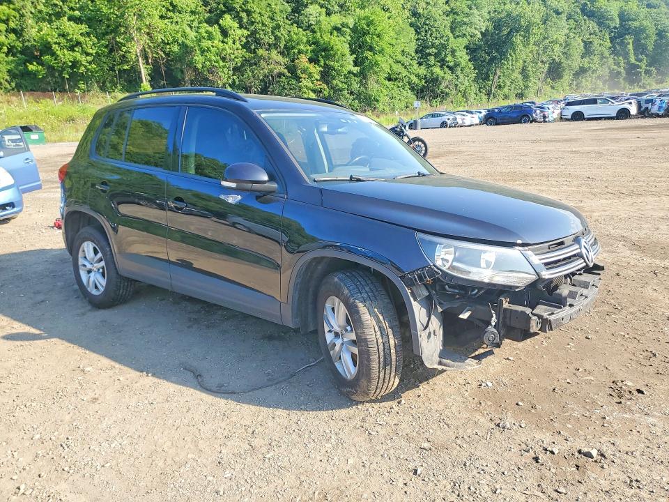 60461436 :رقم المزاد ، WVGBV7AX2HK029199 vin ، 2017 Volkswagen Tiguan مزاد بيع