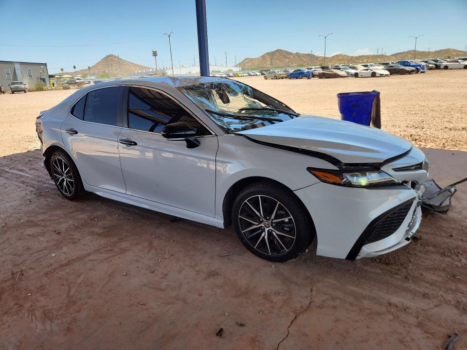 59917676 :رقم المزاد ، 4T1G11AK4NU011080 vin ، 2022 Toyota Camry مزاد بيع
