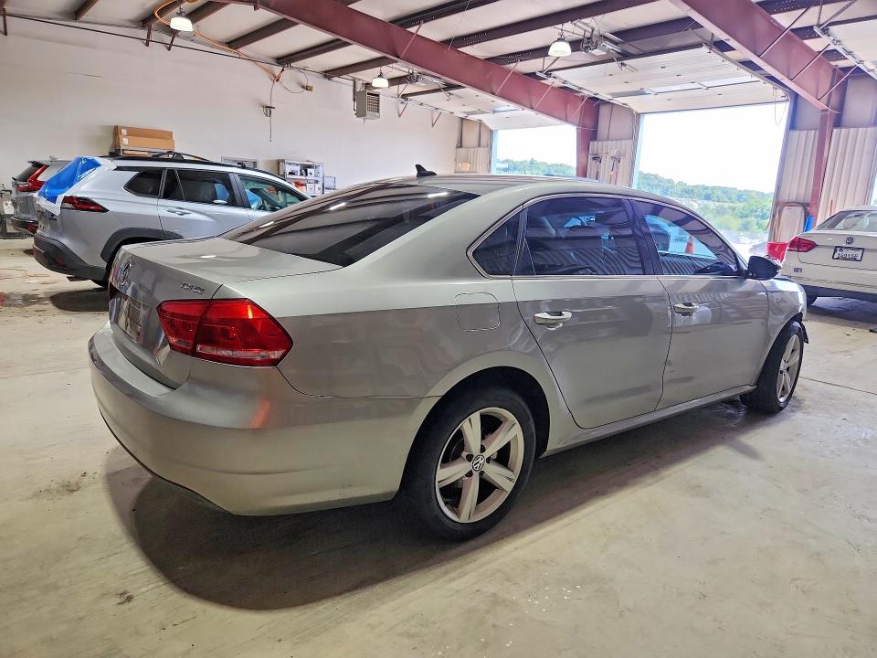 62096906 :رقم المزاد ، 1VWBN7A39CC034823 vin ، 2012 Volkswagen Passat مزاد بيع