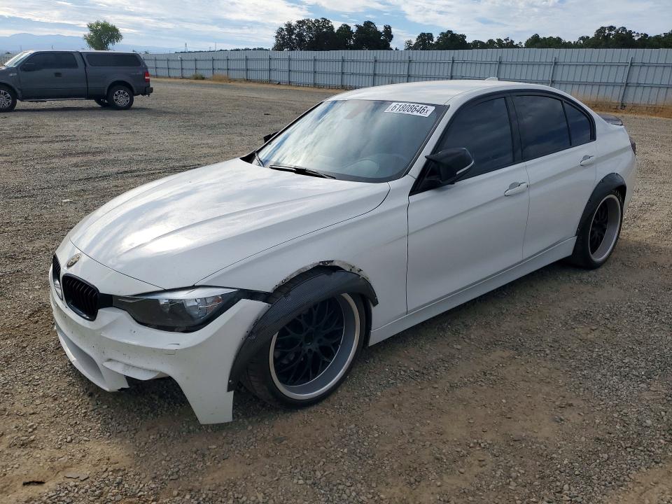 61808646 :رقم المزاد ، WBA8E9G50GNU28414 vin ، 2016 Bmw 328 مزاد بيع