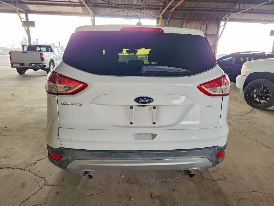 62070636 :رقم المزاد ، 1FMCU0G71FUA92673 vin ، 2015 Ford Escape مزاد بيع