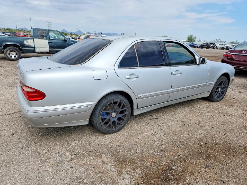 2000 Mercedes-benz E მანქანა იყიდება აუქციონზე, vin: WDBJF83J6YX034323, აუქციონის ნომერი: 61947786