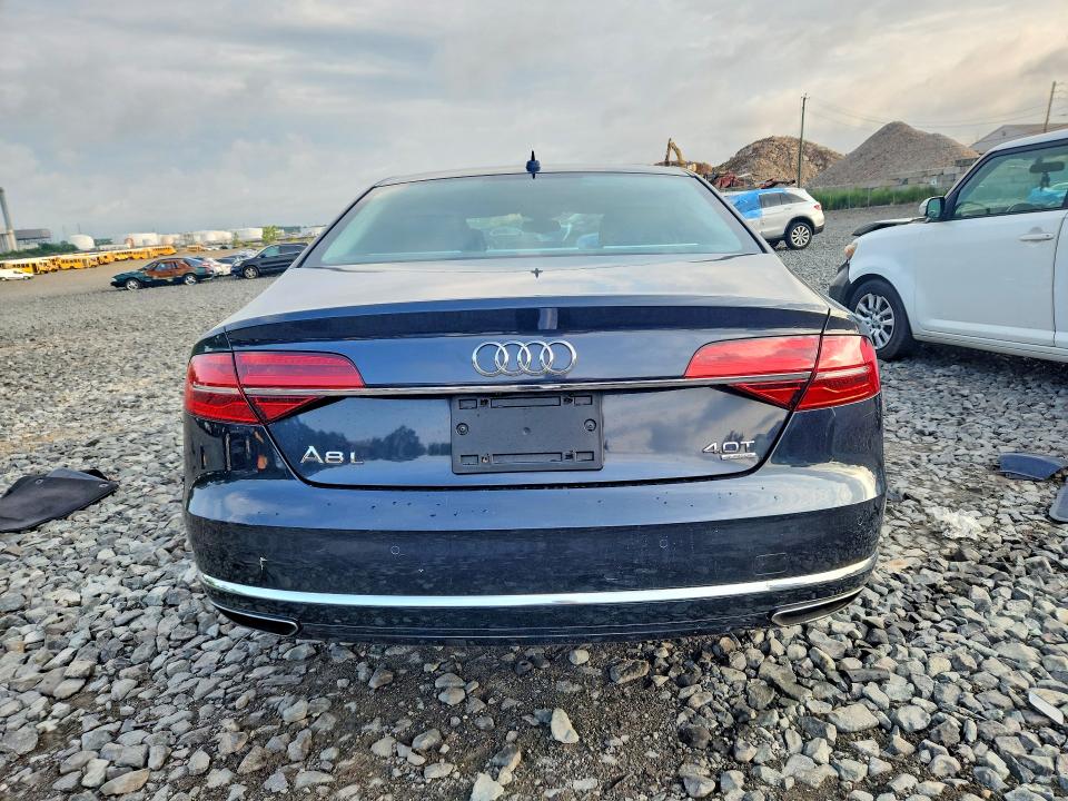 61866476 :رقم المزاد ، WAU32AFD4FN030165 vin ، 2015 Audi A8 مزاد بيع
