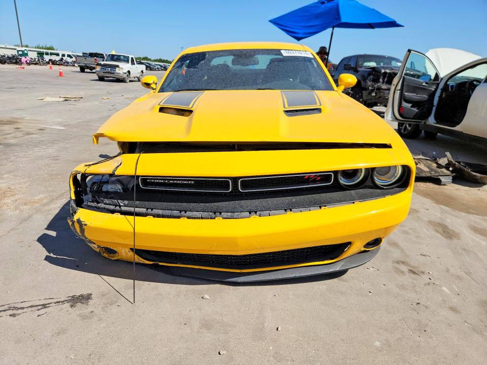 60379216 :رقم المزاد ، 2C3CDZBT8HH509360 vin ، 2017 Dodge Challenger مزاد بيع