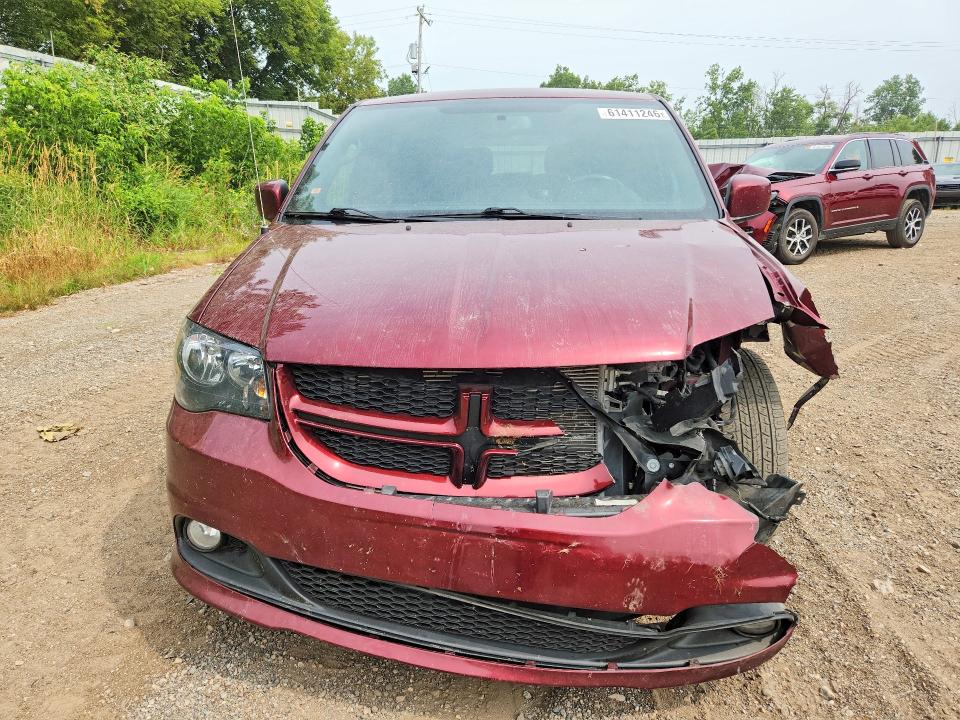61411246 :رقم المزاد ، 2C4RDGEG9HR667127 vin ، 2017 Dodge Grand Caravan مزاد بيع