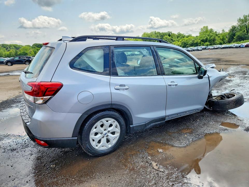 62103546 :رقم المزاد ، JF2SKADC0MH418984 vin ، 2021 Subaru Forester مزاد بيع