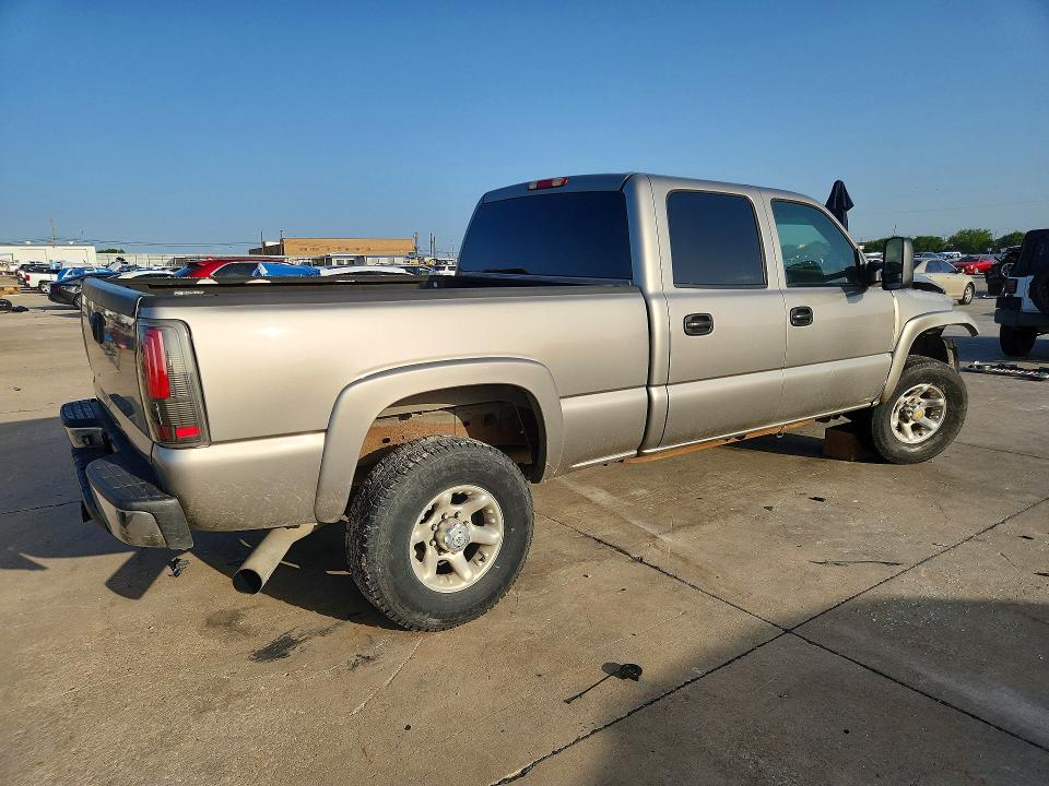 61320216 :رقم المزاد ، 1GCHC23102F216103 vin ، 2002 Chevrolet Silverado مزاد بيع