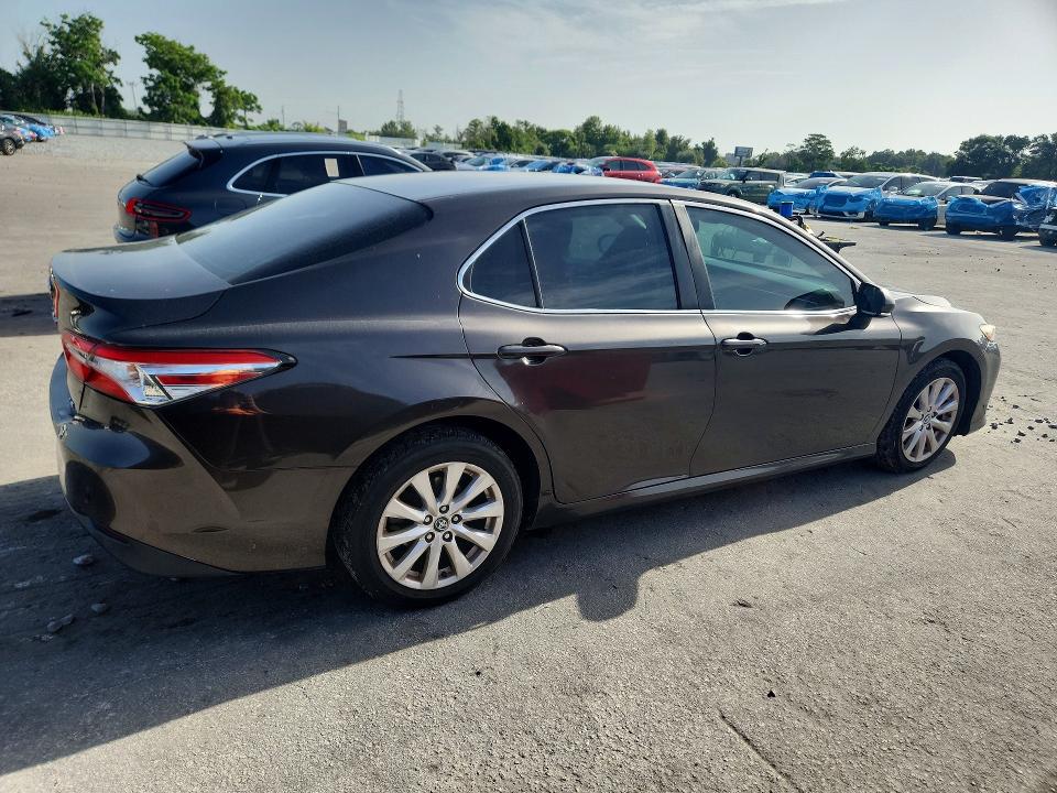 2018 Toyota Camry მანქანა იყიდება აუქციონზე, vin: 4T1B11HK4JU045627, აუქციონის ნომერი: 59913056