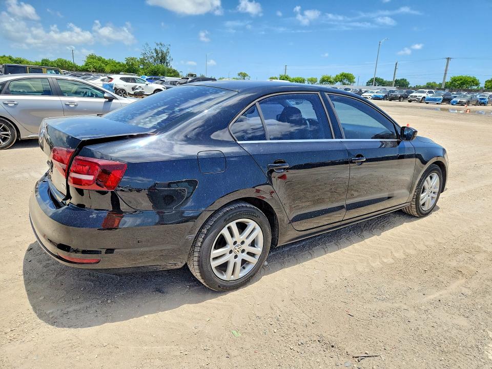 56192066 :رقم المزاد ، 3VW2B7AJ4HM200906 vin ، 2017 Volkswagen Jetta مزاد بيع