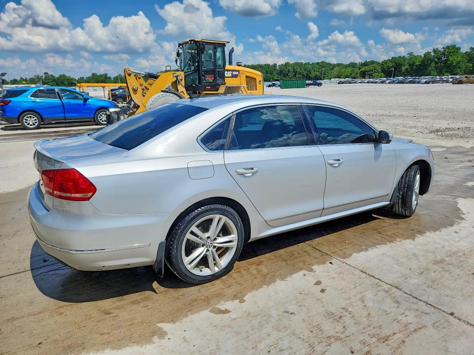 59159606 :رقم المزاد ، 1VWCV7A39FC076921 vin ، 2015 Volkswagen Passat مزاد بيع
