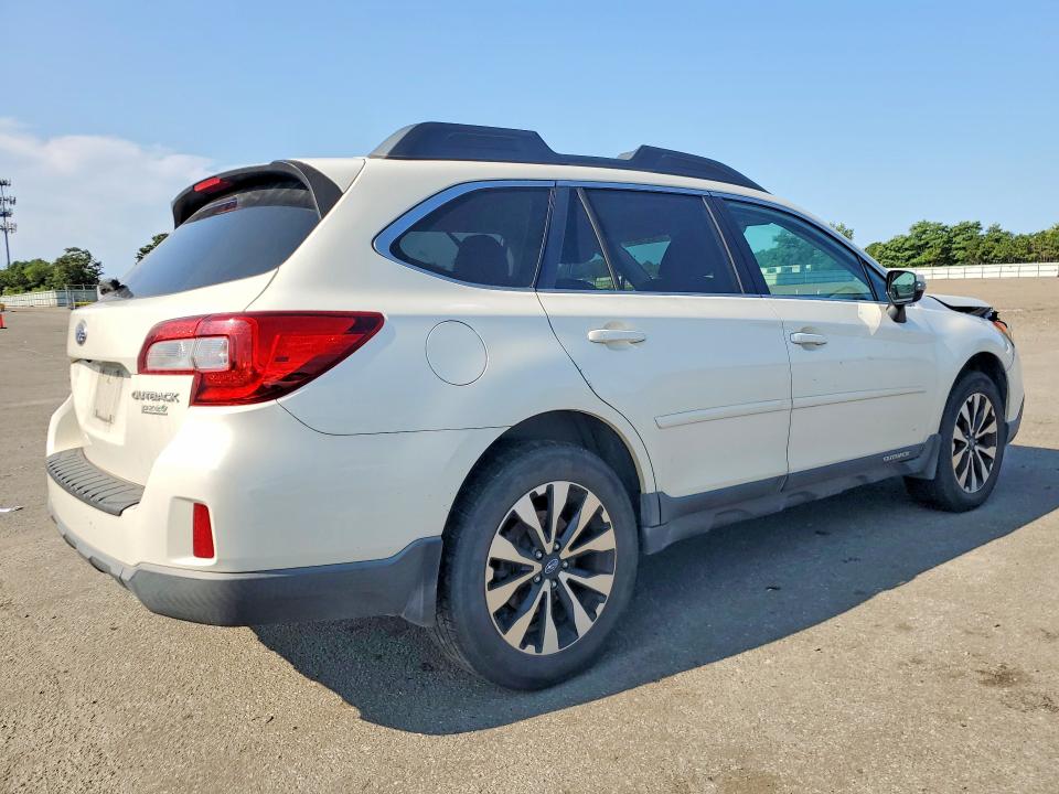 61227326 :رقم المزاد ، 4S4BSANC6F3299590 vin ، 2015 Subaru Outback مزاد بيع