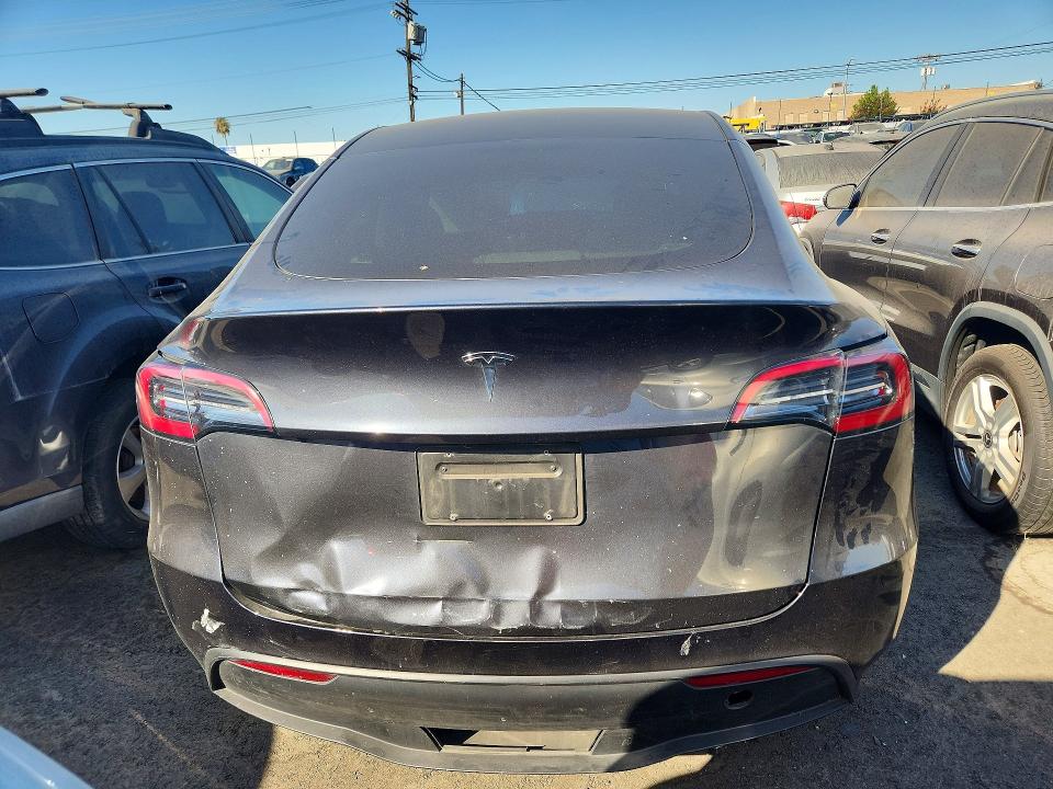 60527076 :رقم المزاد ، 7SAYGDED8RF037008 vin ، 2024 Tesla Model Y مزاد بيع