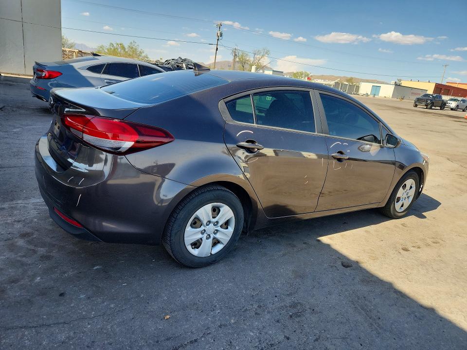 2018 Kia Forte მანქანა იყიდება აუქციონზე, vin: 3KPFL4A71JE180926, აუქციონის ნომერი: 59261736