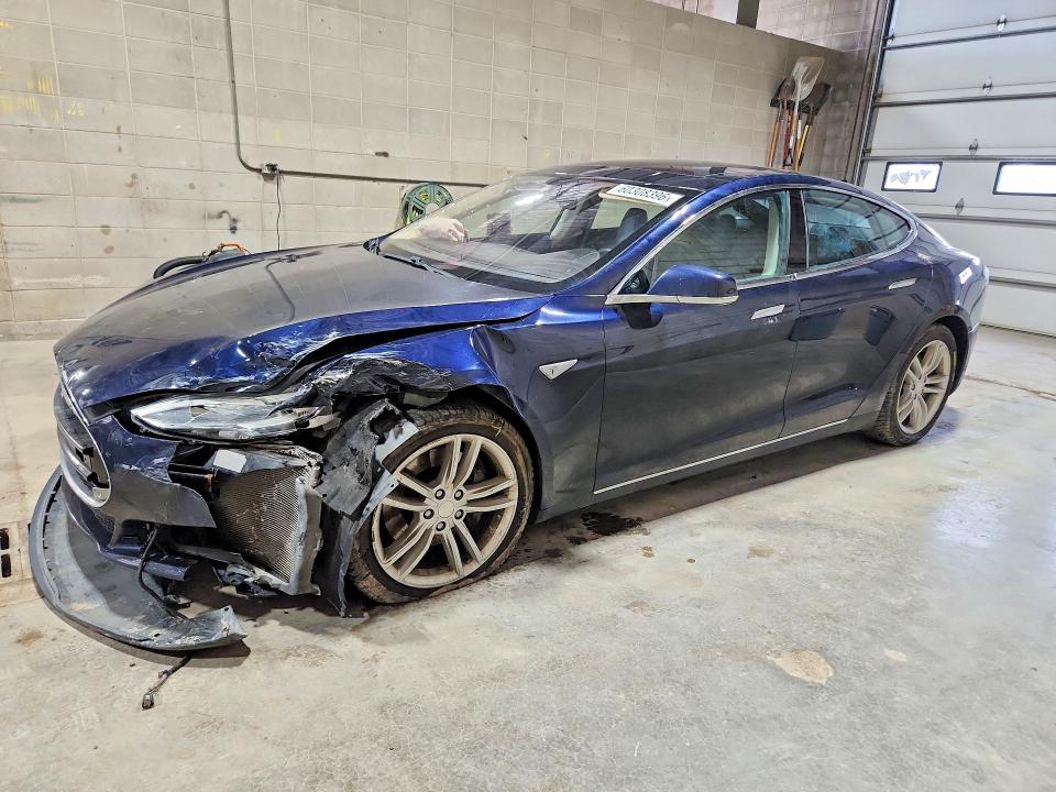 60308396 :رقم المزاد ، 5YJSA1H1XEFP36428 vin ، 2014 Tesla Model S مزاد بيع