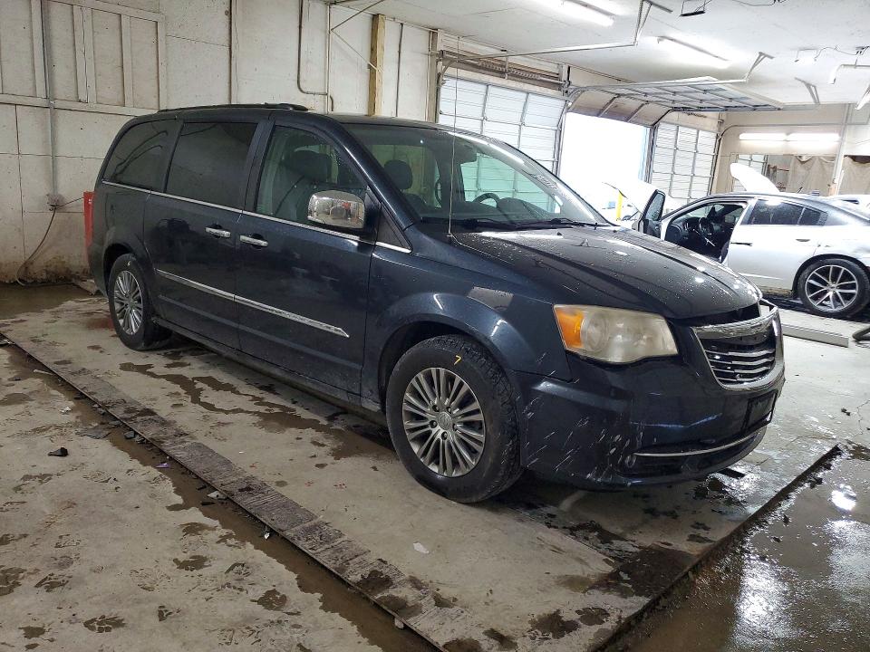 60624706 :رقم المزاد ، 2C4RC1CG0ER257041 vin ، 2014 Chrysler Town & Country مزاد بيع