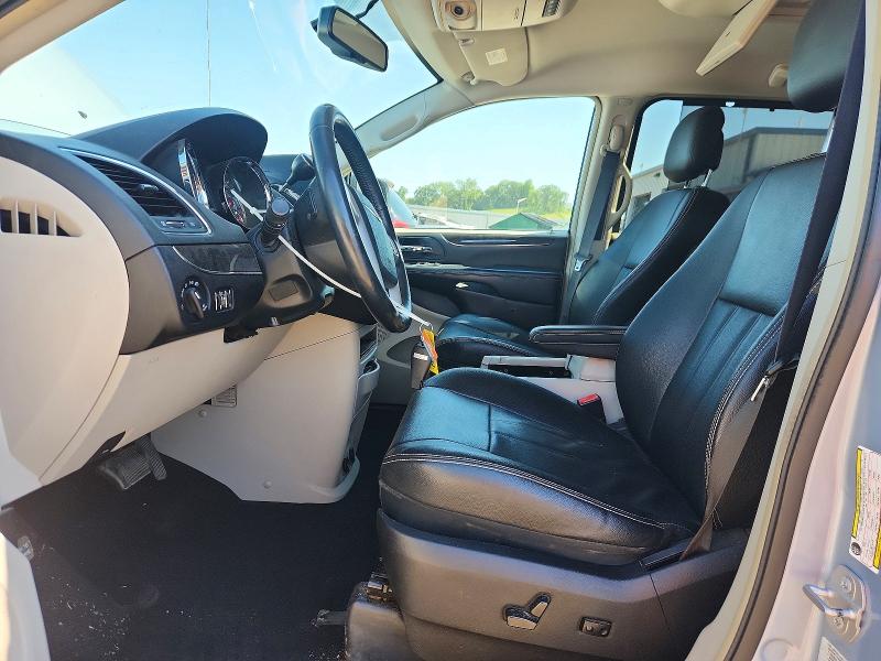 61145326 :رقم المزاد ، 2C4RC1BG0GR200083 vin ، 2016 Chrysler Town & Country مزاد بيع