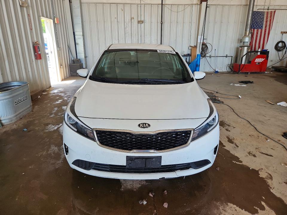 60301376 :رقم المزاد ، 3KPFK4A73JE244340 vin ، 2018 Kia Forte مزاد بيع