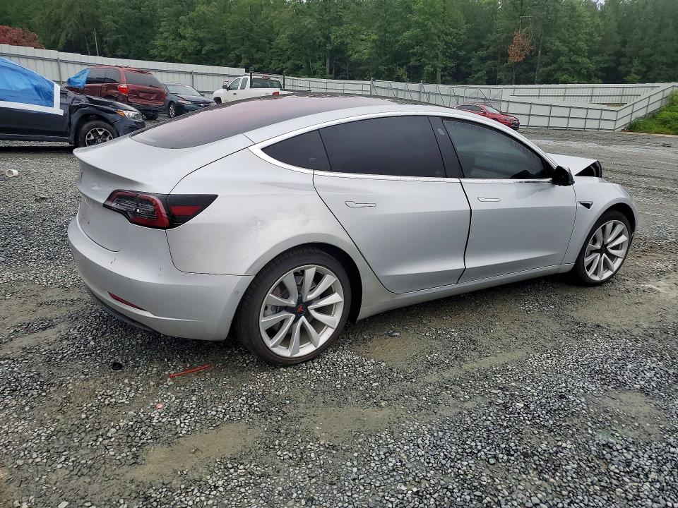 62535266 :رقم المزاد ، 5YJ3E1EA3JF050013 vin ، 2018 Tesla Model 3 مزاد بيع