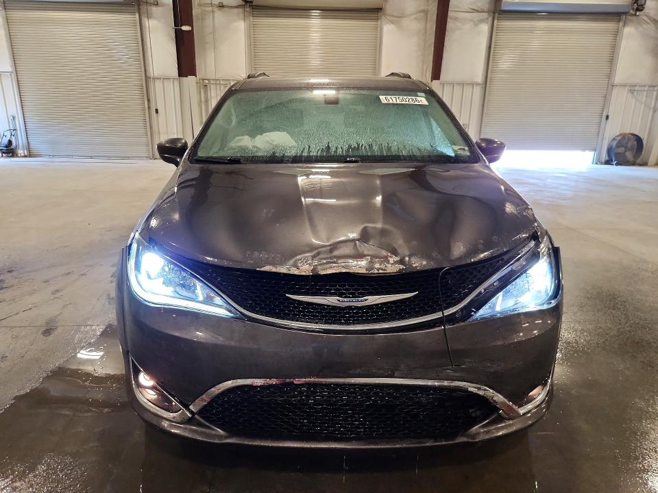 Auction sale of the 2017 Chrysler Pacifica, vin: 2C4RC1BG5HR571614, lot number: 61750286