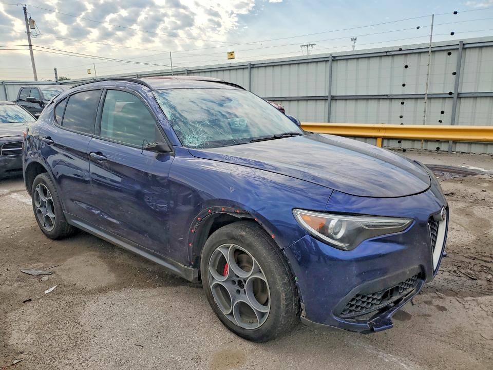 60851076 :رقم المزاد ، ZASFAKPN1J7B58609 vin ، 2018 Alfa Romeo Stelvio مزاد بيع