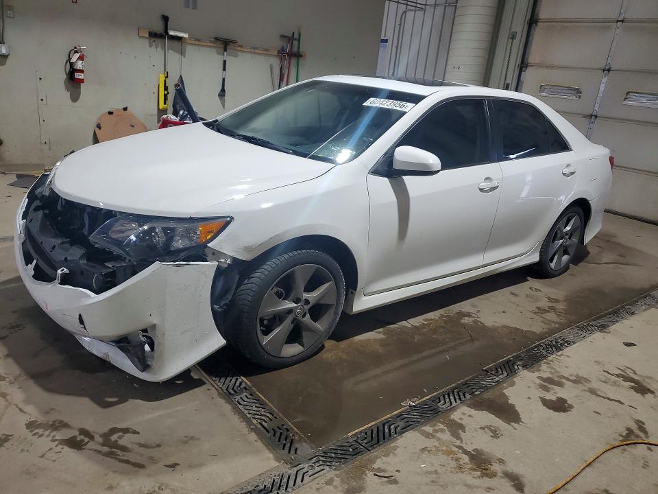 60423956 :رقم المزاد ، 4T1BK1FKXCU516425 vin ، 2012 Toyota Camry مزاد بيع