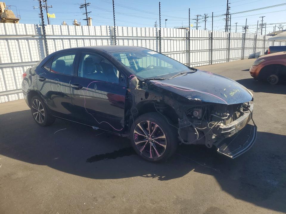 63015596 :رقم المزاد ، 5YFBURHE5JP847671 vin ، 2018 Toyota Corolla مزاد بيع