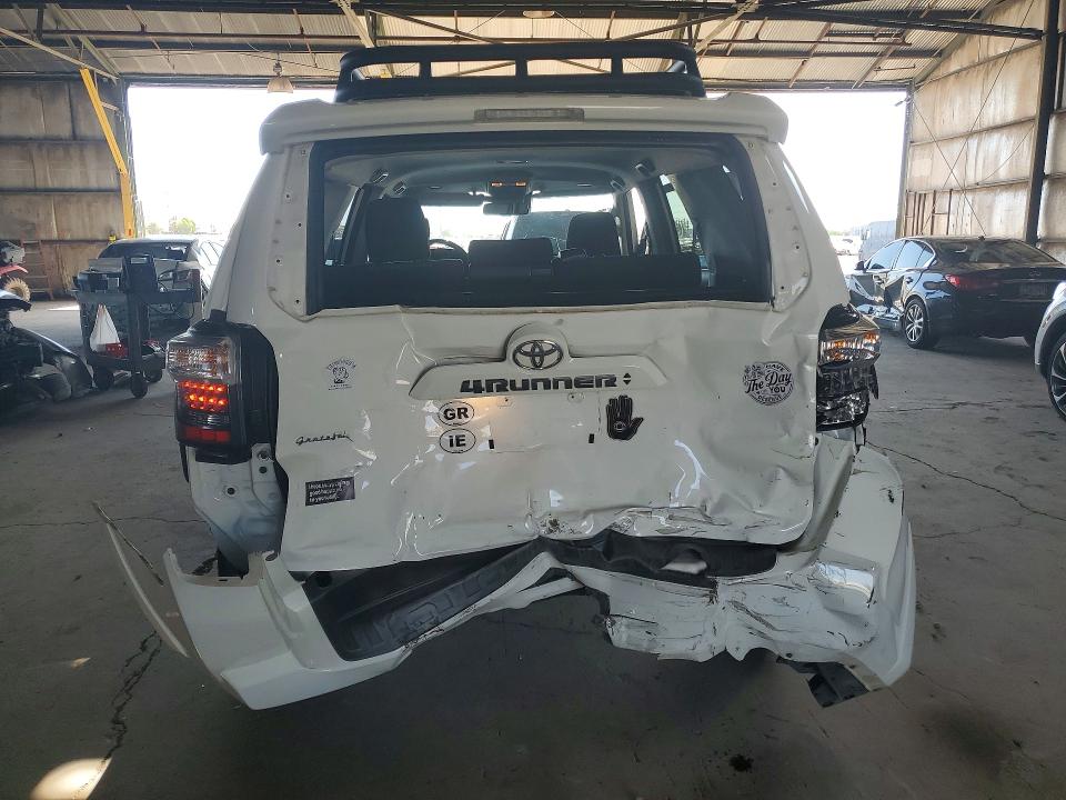 63417796 :رقم المزاد ، JTEMU5JR2M5933001 vin ، 2021 Toyota 4runner مزاد بيع